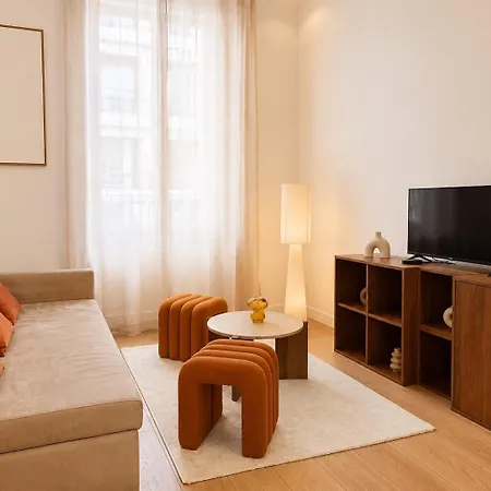 Apartament Luxurious Renovated 3-room - Center