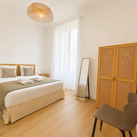 Luxurious Renovated 3-room - Center