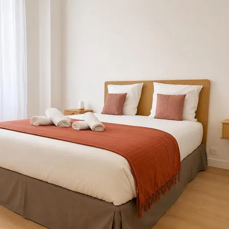 Luxurious Renovated 3-room - Center *