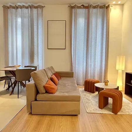 Luxurious Renovated 3-room - Center Apartament