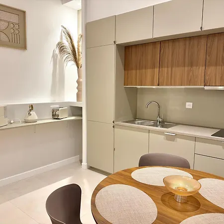 Luxurious Renovated 3-room - Center Apartament Cannes