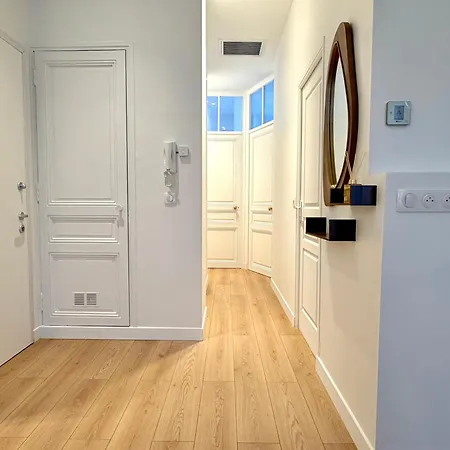 Luxurious Renovated 3-room - Center *