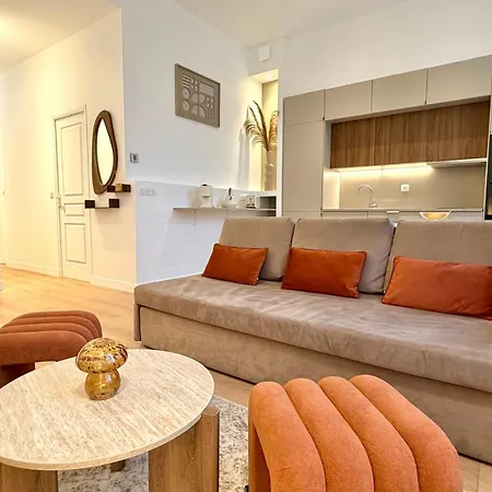 Luxurious Renovated 3-room - Center Apartament